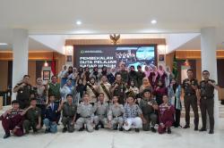 Menyiapkan Generasi Sadar Hukum, Kejari Kukar Bekali Pelajar Menuju DPSH 2026
