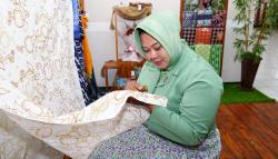 Sepenggal Kisah, Istri Prajurit Kostrad Lestarikan Budaya Lewat Batik Tulis Brilliyans