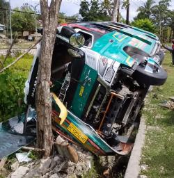 Bus Sinar Gemilang Rute Kupang Malaka Kecelakaan di TTU, Enam Penumpang Luka-luka