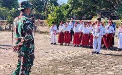 Momen Prajurit TNI jadi Inspektur Upacara Hari Pendidikan Nasional 2026 di SD Plumbungan IV