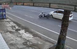 Kecelakaan Ponorogo Hari Ini! Dugaan Penyebab Mobil Tabrak Motor hingga Masuk Kolong