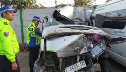 Diduga Microsleep, Minibus Tabrak Truk di Tol Cipularang: 1 Tewas, 4 Luka