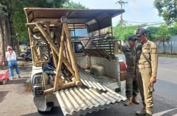 Tegakkan Perwali, Satpol PP Bersihkan Jalur Provinsi dari Lapak PKL
