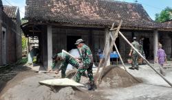 Bukan Tenteng Senjata Laras Panjang, Satgas TMMD Pakai Cangkul dan Sekop Kerjakan RTLH