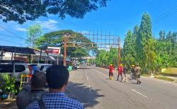Papan Reklame Berukuran Raksasa Dirobohkan Satpol PP Ponorogo, Ini Alasannya