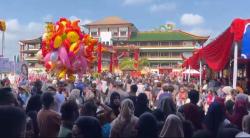 Kirab Kimsin 2026 di Klenteng Kwan Sing Bio Tuban Berlangsung Meriah, Dipadati Ribuan Warga