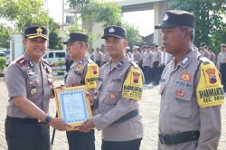 Kapolres Sukoharjo Beri Penghargaan 3 Bhabinkamtibmas Penolong Korban Banjir Grogol