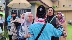 Tangis Keluarga Iringi Pelepasan 385 Jemaah Haji Cilegon di Tengah Hujan Deras