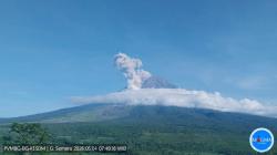 Gunung Semeru Erupsi Pagi Ini, Awan Panas Meluncur 2.000 Meter ke Besuk Kobokan