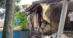 Diterjang Longsor Usai Hujan Deras, Satu Rumah Warga di Purwakarta Rusak