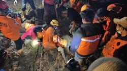 Hujan Deras Picu Longsor di Sungai Landia-Agam, 7 Warga Tertimbun Termasuk Balita Berusia 1,5 Tahun