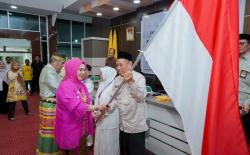 Lepas 164 Jemaah Haji, Bupati Barru Ingatkan Pentingnya Jaga Kesehatan dan  Khusyuk Beribadah