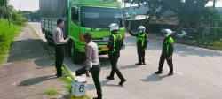 Truk Modifikasi Berisi Tangki Solar Terjaring Razia Parkir Liar Polres Karawang