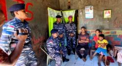 Puluhan Tahun Nikmati Cahaya Pelita,  TNI AL Bantu Warga Atapupu Pasang Listrik Baru Gratis