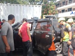 Diduga Pecah Ban, Mobil Tabrak Pohon di Ringroad Selatan Bantul, Ibu Hamil Tewas