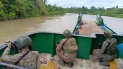 Jalur Sungai Yahukimo Dijaga Ketat, Satgas Damai Cartenz Kawal 6 Kapal Logistik