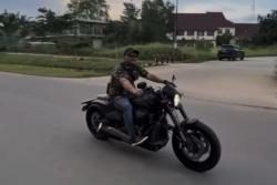Video Ketua DPRD Kepri Naik Harley Tanpa Helm Viral, Warganet: Pejabat Kok Langgar Aturan?