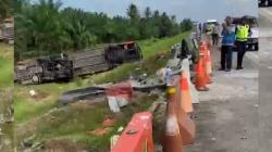 Kecelakaan Maut Bus Halmahera Diduga Dipicu Pikap Pengangkut Ayam yang Laka Tunggal di Tol