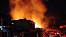 3 Lapak Bengkel di Ciputat Ludes Terbakar, Kerugian Ditaksir Rp600 Juta