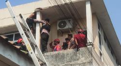 2 Jam Menegangkan, Polisi Gagalkan Percobaan Bunuh Diri Pria Lansia dari Atap di Purwokerto Selatan