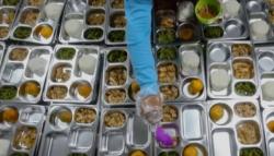 Program Makan Bergizi Gratis Surabaya Disorot, 200 Siswa Dilaporkan Sakit