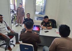 Satpol PP dan WH Aceh Selatan Limpahkan Tersangka Kasus Tuak ke Kejari