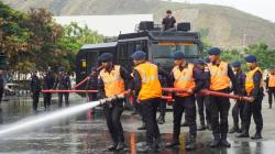 Pasca-kerusuhan Persipura, Personel Brimob Papua Bersihkan Stadion Lukas Enembe