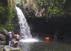 Diduga Terpeleset Saat Foto-foto, Santriwati Tewas Tenggelam di Curug Kanesia Baturraden