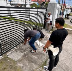 Massa Lepas Kodok di Kantor Pertamina Kalteng, Protes Kelangkaan dan Transparansi BBM Subsidi