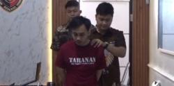 Ngintip Tetangga Lagi Mandi, Pria Ini Lupa CCTV Juga Lagi “Nonton”