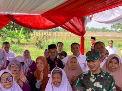 Momen Hangat Bupati Aep Bersama Puluhan Peserta Didik Sekolah Lansia di Cilamaya Kulon