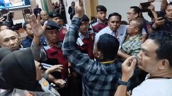 Sidang Pembunuhan Satu Keluarga di Indramayu Ricuh, Hakim Sempat Skors Persidangan