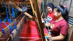 Berdayakan 70 Penenun, Sakkamadeha Samosir Jadi Mitra Binaan Pertamina