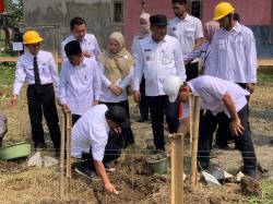 Bupati Aep Bangun 8 Rumah Lansia di Cilamaya Kulon, Dilengkapi dengan Ketahanan Pangan