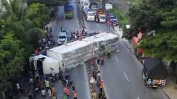Diduga Sopir Mengantuk, Truk Tronton Terguling dan Tutup Jalur Nasional Babat
