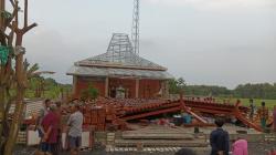 Puting Beliung Terjang Sugio, Rumah Joglo dan Dua Motor Rusak Parah