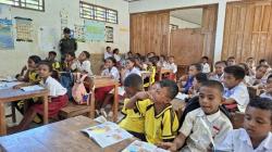 Tanamkan Hidup Sehat Sejak Dini, Satgas Pamtas Pos Aplal Edukasi Siswa SD di Mutis