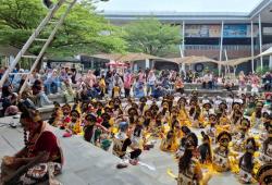 500 Penari Ciayumajakuning Meriahkan Hari Tari Dunia di Grage City Mall Cirebon