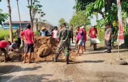 Ujian Bongkahan Batu Padas Keras demi Jalan Mulus TMMD Sragen