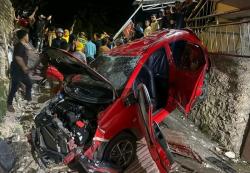 Diduga dalam Pengaruh Miras Pengemudi Honda Brio Hilang Kendali Tabrak Rumah Warga di Kupang