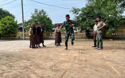 Begini Cara Prajurit TNI Perangi Kebiasaan Anak Bermain Gadget