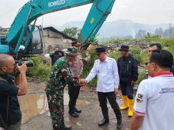 Sempat Viral Dikepung Sampah, Bantaran Sungai Saguling Akhirnya Diserbu Ratusan Pelajar dan Aktivis