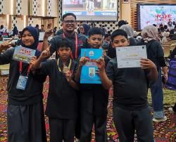Robot Asisten Dokter Bawa Tim Smart Robo SD UMP Raih Emas di Kompetisi Robotik ASEAN