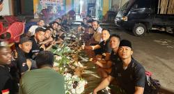 Pererat Tali Silaturahmi Warga Langon Gelar Makan Bersama Antara TNI Kodim Cilegon dan Masyarakat