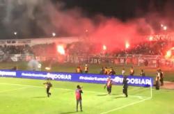 Ricuh! Suporter PSM Makassar Luapkan Kekecewaan di Stadion BJ Habibie