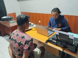 Manfaatkan Pintu Tak Dikunci, Buruh Harian di Gowa Gasak 2 Ponsel Senilai Rp10 Juta