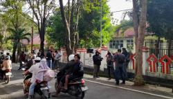 Breaking News: Polisi Geledah Kantor Dinas Perkimtan Gowa, Aparat Bersenjata Siaga