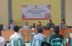 Puluhan Warga Datangi Kantor Desa Bimo, Harapan Memiliki Sertifikat Tanah Mulai Terbuka