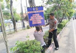 Tekan Angka Kecelakaan, Satlantas Polres Grobogan Pasang Banner Imbauan di Jalur Rawan