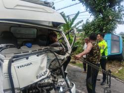 Brak! Panther Adu Banteng dengan Traga di Jalan Raya Bojonegoro, Begini Kronologinya